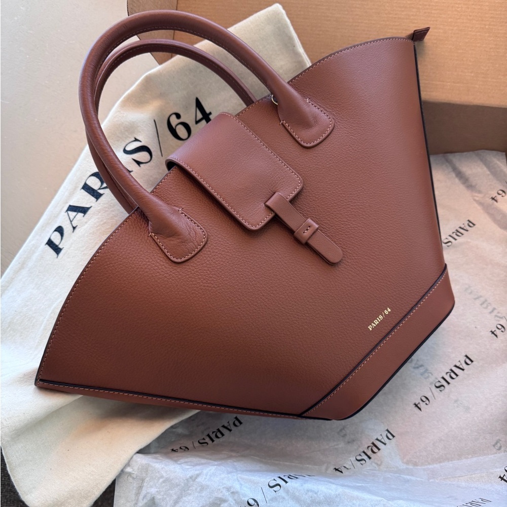 PARIS / 64 Lumière Caramel Must Have Bag